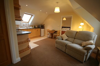 Wheatleys Farm Bed-and-Breakfast, nr Swindon/Cirencester/Cotswolds/Water-Park B&B